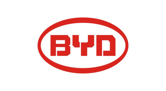 Logo von BYD in roter Schrift auf weißem Hintergrund.